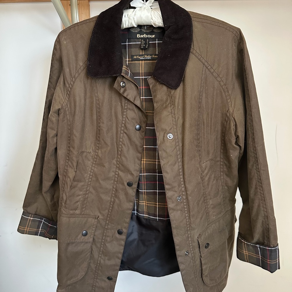 Barbour Classic Beadnell Women's Waxed Cotton Jacket in Acorn